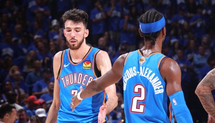 火箭队阵容豪华，季前赛看好全胜表现